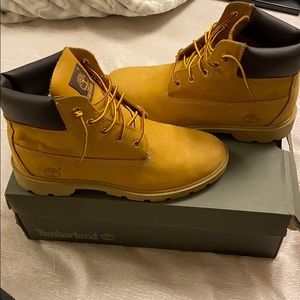 Classic wheat timberland boots in box